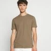 AllSaints BRACE CREW - Print T-shirt - Alpine Brown -AllSaintsSales 31a273d36da44ba087765441ba045a04