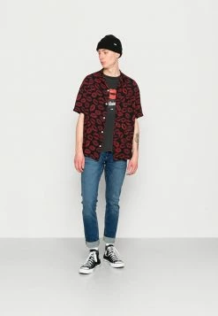 AllSaints KISS CREW - Print T-shirt - Black -AllSaintsSales 40ed0a396a9b4fd0a433a68df88813c5