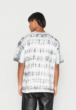 AllSaints MOUNT SS CREW - Print T-shirt - Cloud Slate Blu -AllSaintsSales 4547a4f46ef64c17bfc096f29a00ea7e