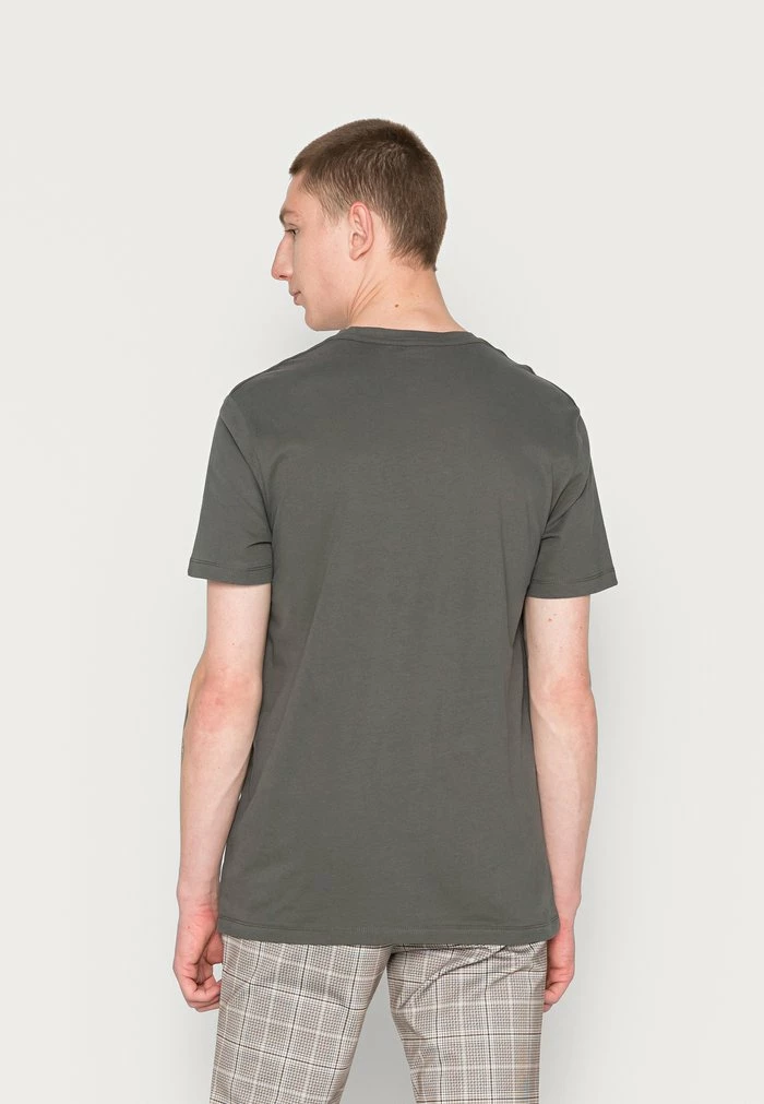 BRACE CREW - Basic T-shirt - sacremento green AllSaints BRACE CREW - Basic T-shirt - Sacremento Green -AllSaintsSales 59dedb9726d84b0cbe5370803a661b73