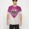 AllSaints DANNY CREW - Print T-shirt - Thistle/wine -AllSaintsSales 65d539ce882b4fa7ac29e558ed0f3c6c