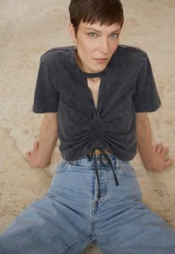 AllSaints GIGI TEE - Print T-shirt - Acid Washed Black -AllSaintsSales 8ca87a30fb2646d18c5492e564356a51