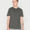 AllSaints BRACE CREW - Basic T-shirt - Sacremento Green 1 AllSaints BRACE CREW - Basic T-shirt - Sacremento Green -AllSaintsSales d543bd4669334225981585832b24afa2